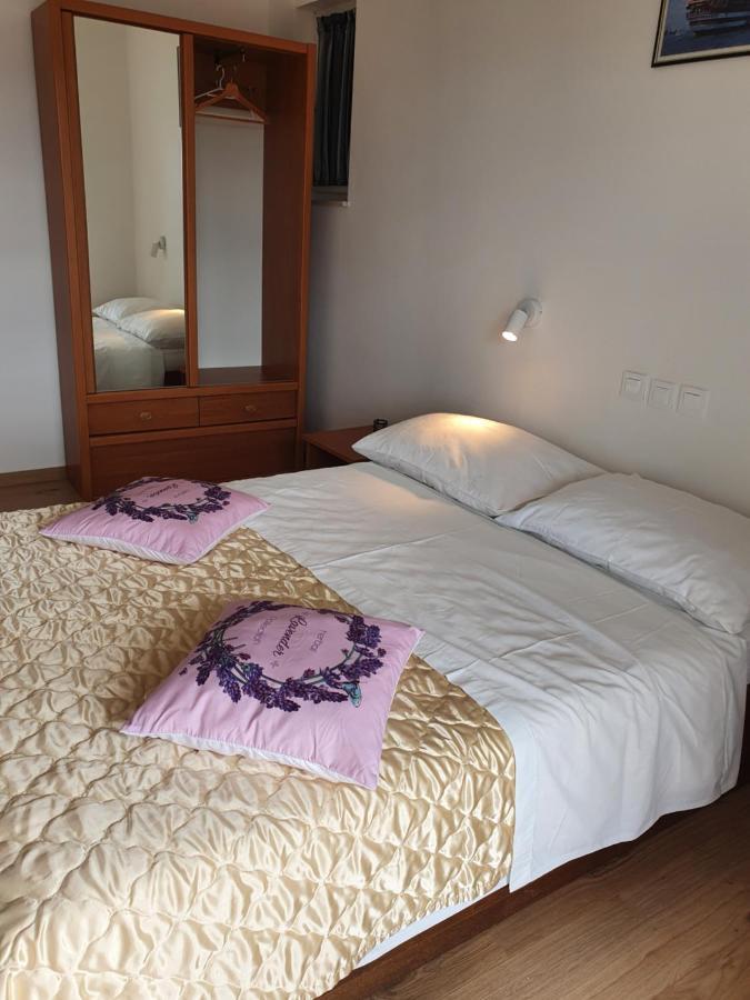 Apartmani Babic Dugi Rat Exterior foto