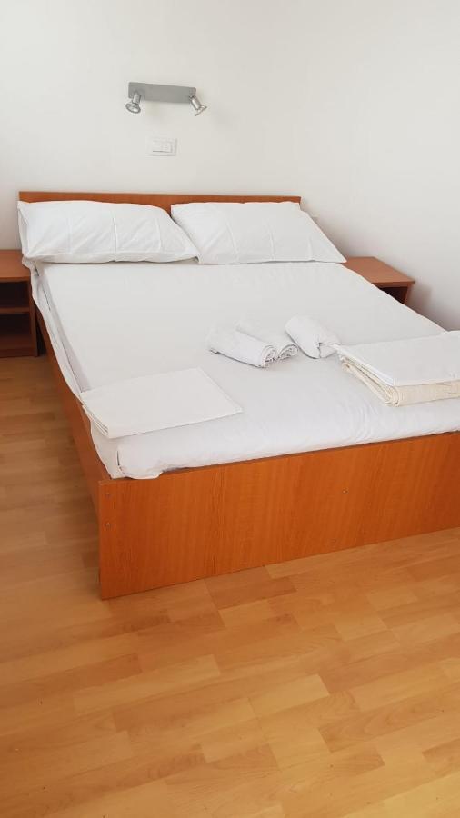 Apartmani Babic Dugi Rat Exterior foto